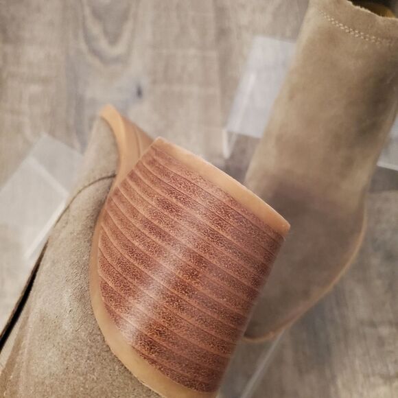 NEW Dolce Vita Booties Women's Size 8 Tan Brown Suede Ankle Boots Slip-On - Picture 8 of 12